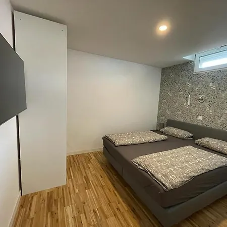 Am Donaupark Apartment *